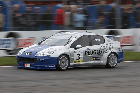 Peugeot 407 med svenske Jens Edman ved rattet.
(Foto: Mark Læssøe)